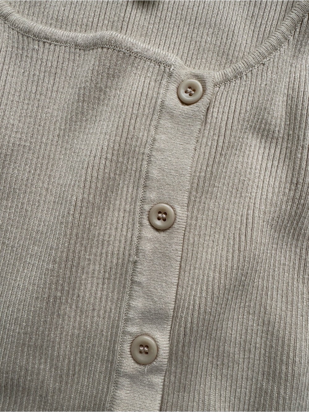 ✨Gilli Beige Button-Front Ribbed Tank Top✨ - Picture 3 of 3